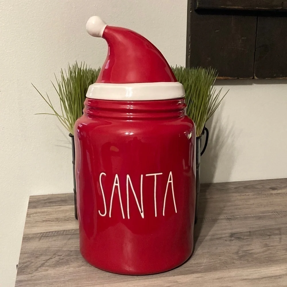 RAE DUNN SANTA LARGE RED CHUBBY CHRISTMAS CANISTER WITH HAT